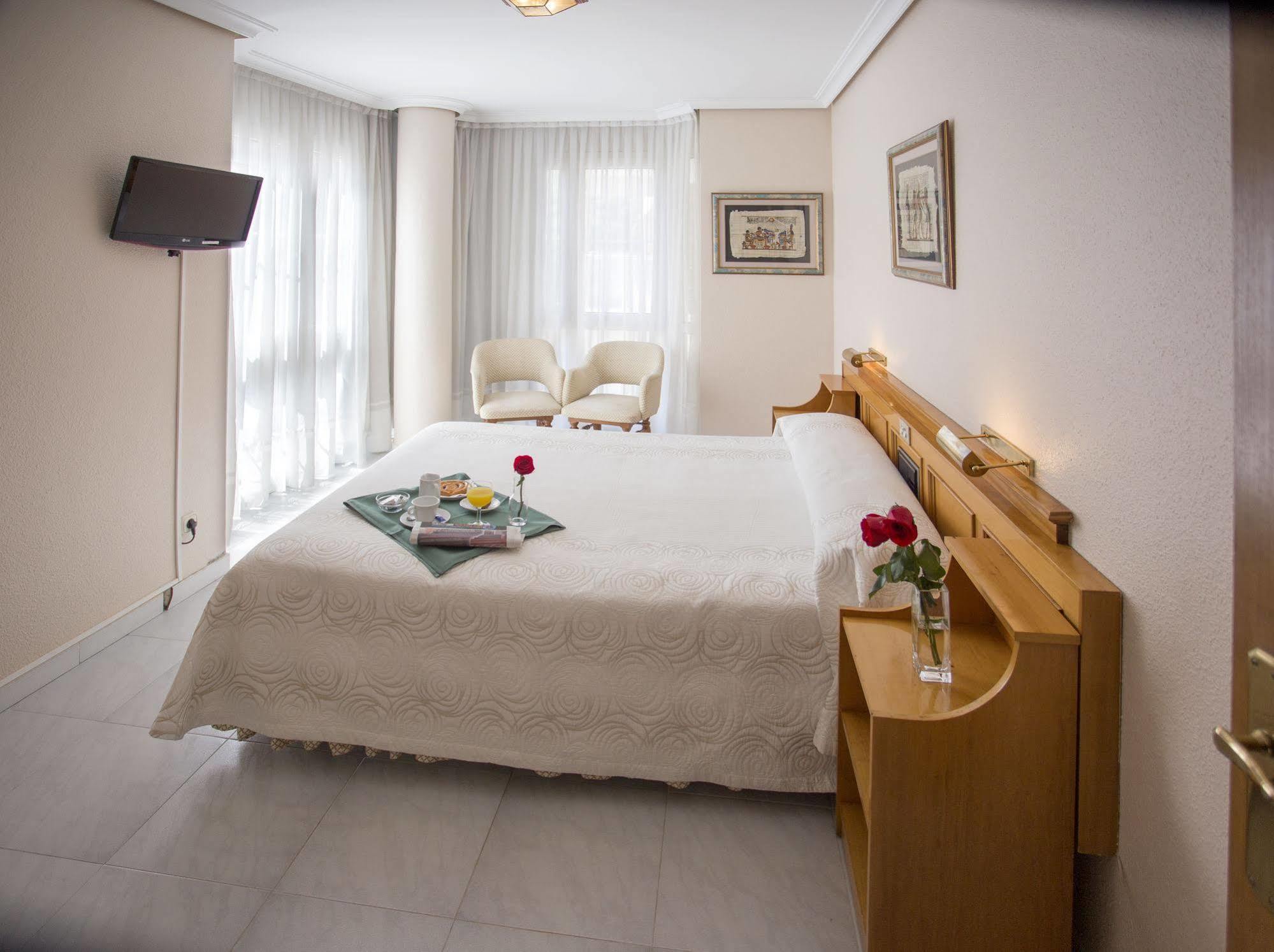 Hotel Don Rodrigo Palencia Kültér fotó